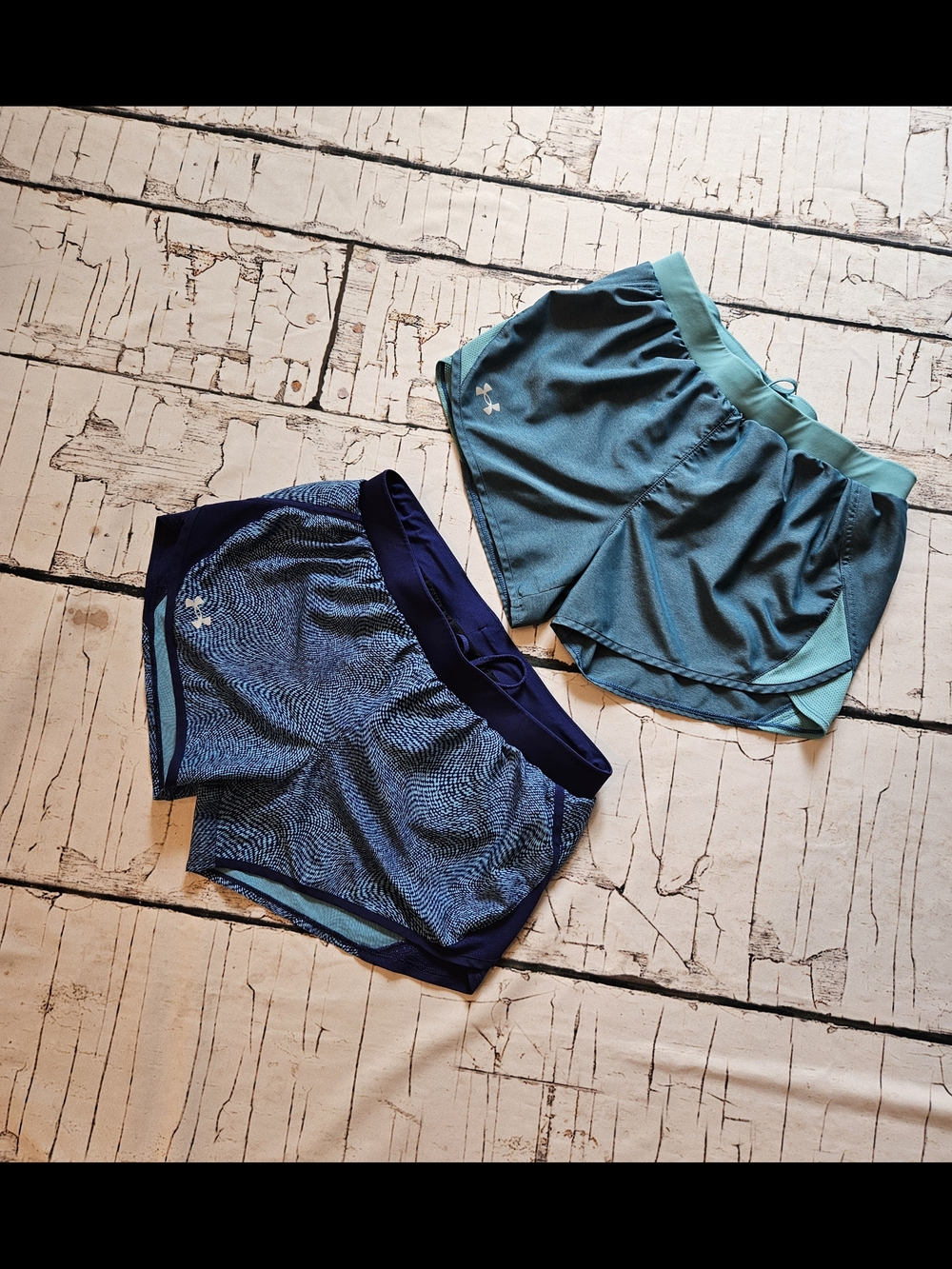 Lot of 2 Under Armour Fly By 2.0 Running Shorts Medium HeatGear Blue Teal M